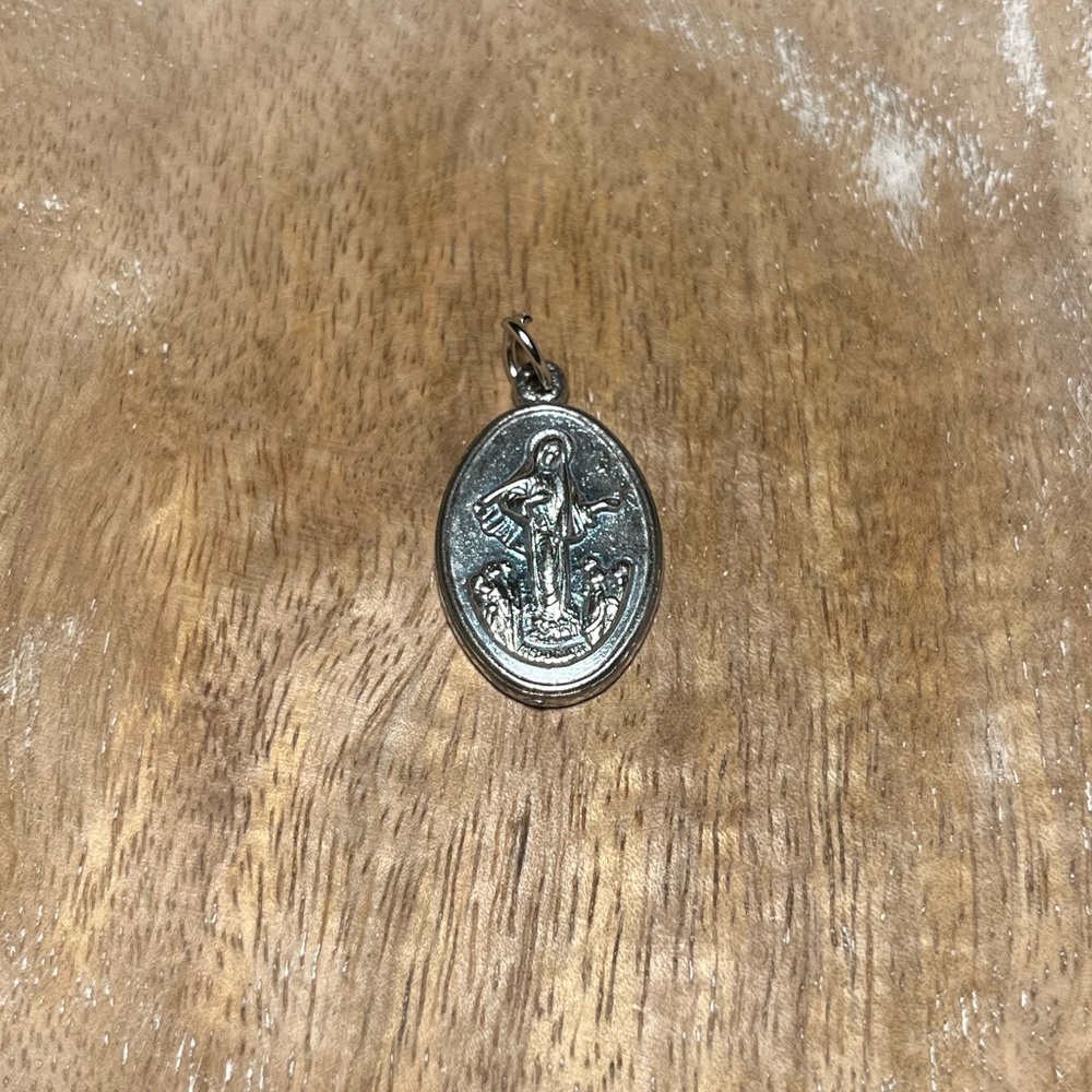 Vintage Catholic Mary Our Lady of Medugorje Silver Tone Medal Pendant - Picture 1 of 13